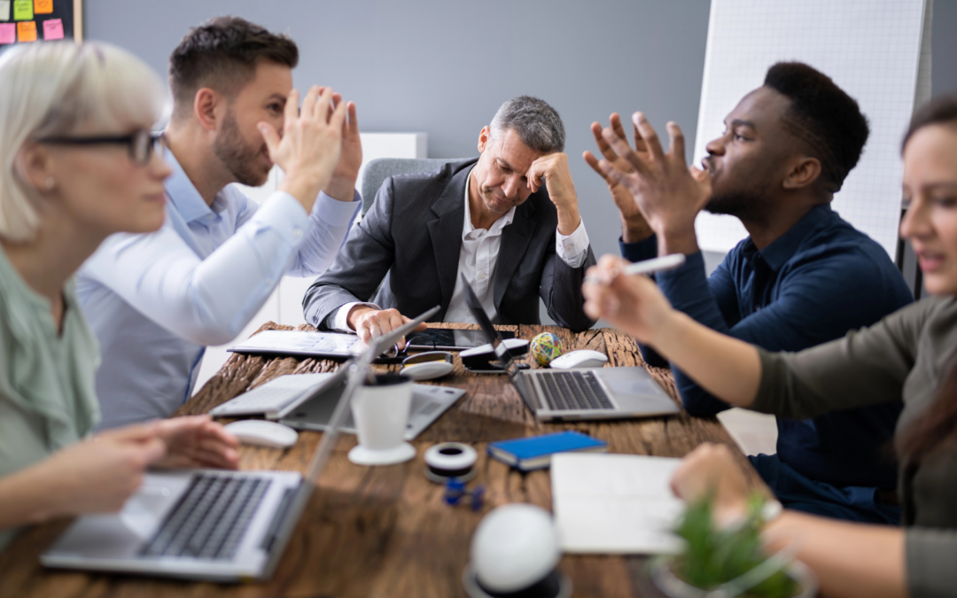 Guerre de clans au travail : comment reconnaître et désamorcer la polarisation avant qu&rsquo;elle ne dégénère